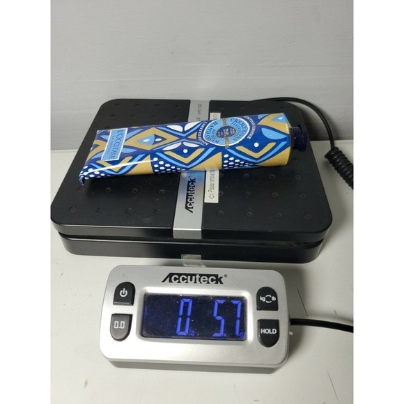 L'OCCITANE Dry Skin Hand Cream with 20% Shea Butter 150ml/5.2 oz NEW Limited Ed - Picture 3 of 7